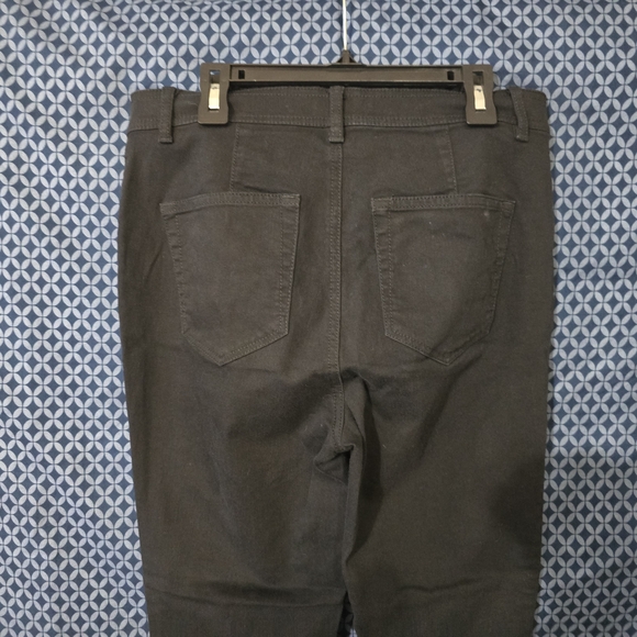 LOFT - Ladies Classic Black Skinny Jeans - Picture 7 of 10